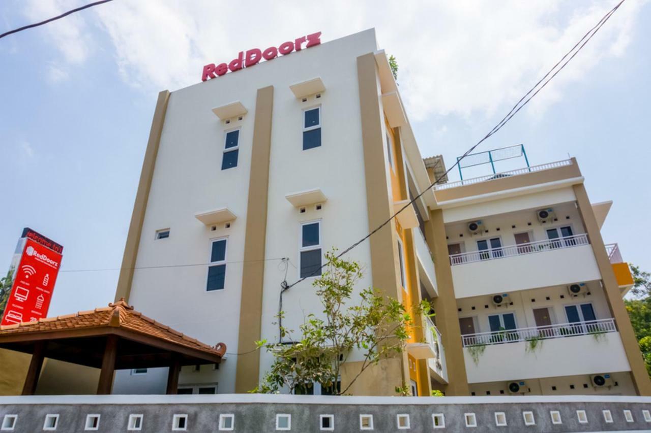 Reddoorz Syariah Near Taman Pelangi Monjali Hotel Melati Exterior photo