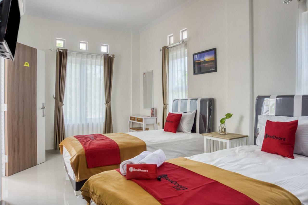 Reddoorz Syariah Near Taman Pelangi Monjali Hotel Melati Exterior photo