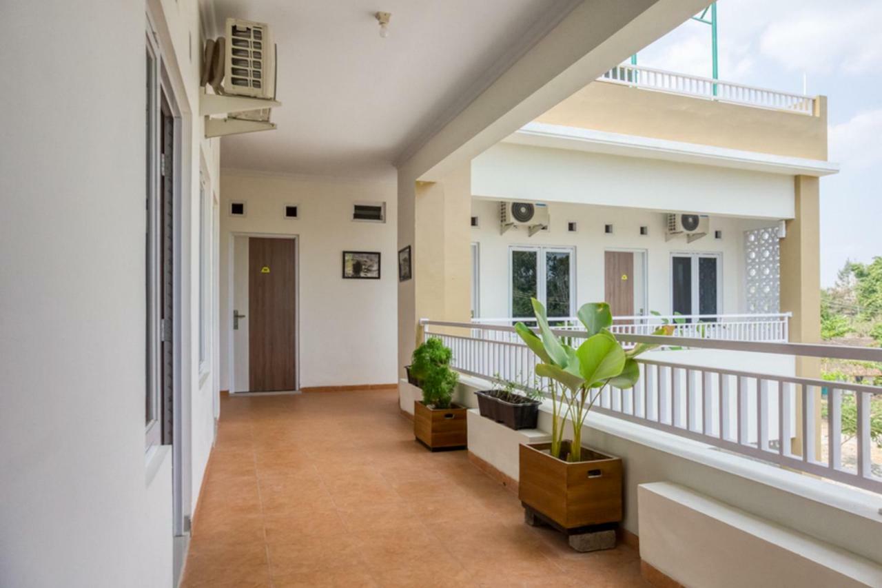 Reddoorz Syariah Near Taman Pelangi Monjali Hotel Melati Exterior photo